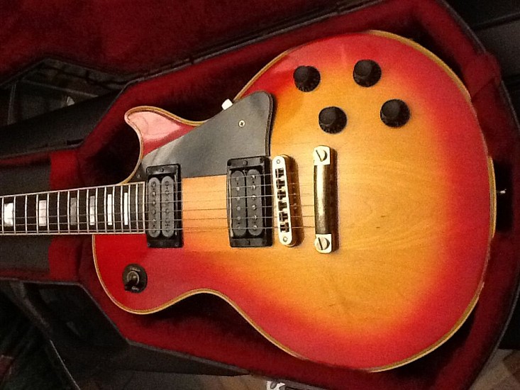 GIBSON Guitars, Les Paul "Custom"
1978, Mahogany body and neck; Maple carved top
